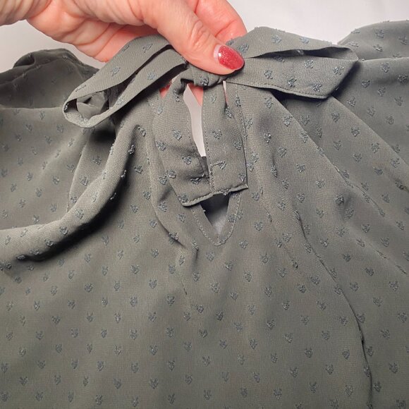 LC Lauren Conrad Black Womens M Blouse Pleated Neck Tie Back Keyhole Flowy EUC - Picture 7 of 10